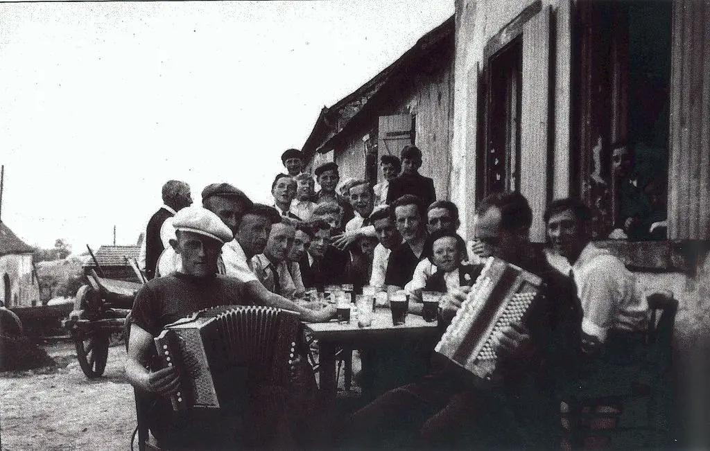 1942 fete village jupp