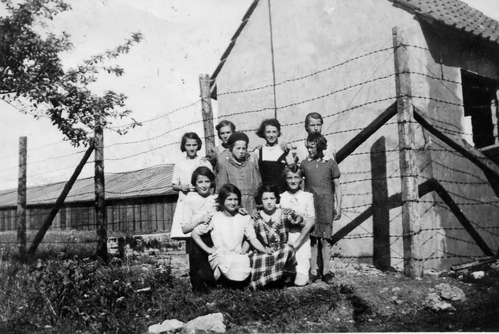 1943 depots materiel  cantine cite