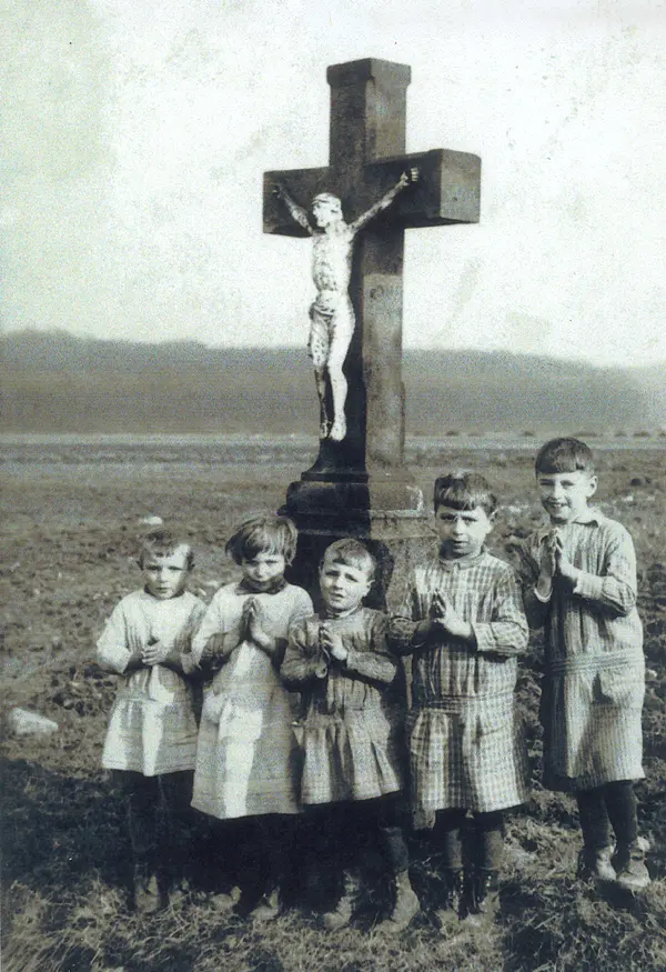 Calvaire entree cite 2