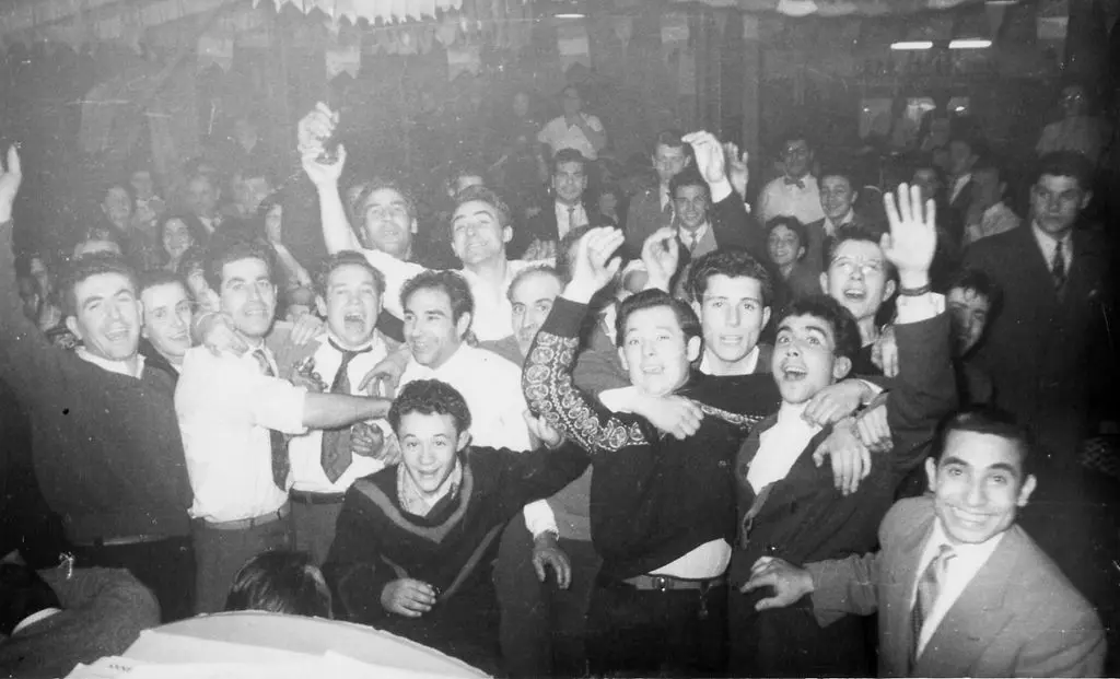 Fete dans foyer baraque