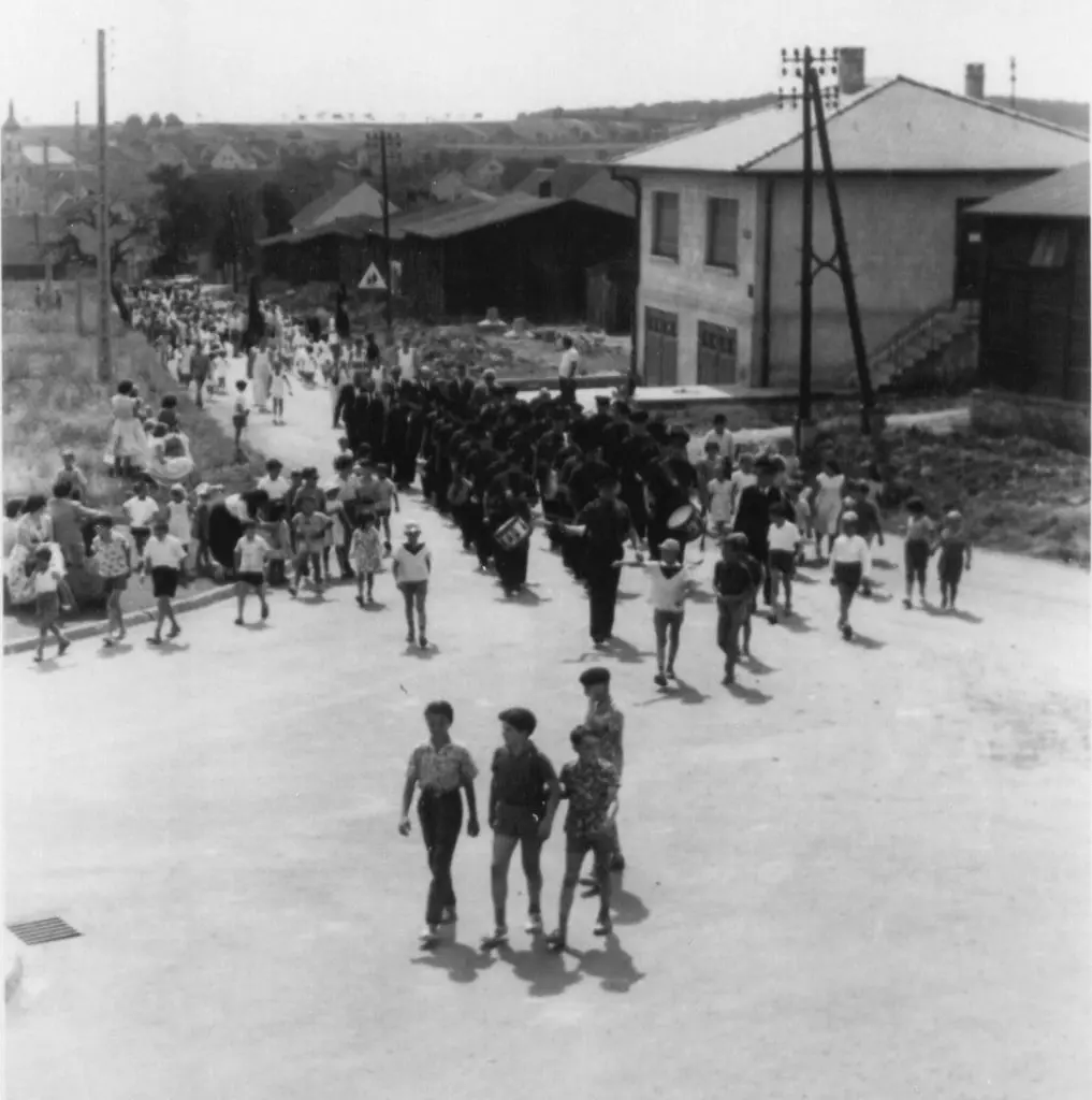 defile avec la Vaillante 1960