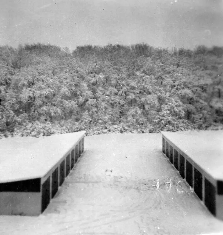 garage batiment L hiver 1957