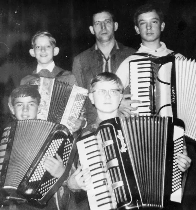 groupe accordeonnistes M. GOLDA 2